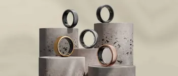 Oura Ring: Oura Ring je jeden z nejznámějších chytrých prstenů, který se specializuje na sledování spánku, aktivity a regenerace. Prsten je vybaven senzory pro měření srdečního tepu, tělesné teploty a pohybu. Oura Ring poskytuje podrobné analýzy a do