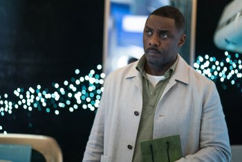 Idris Elba získal nominaci na Emmy za Nejlepšího herce v dramatickém seriálu za svůj výkon v seriálu Hijack.