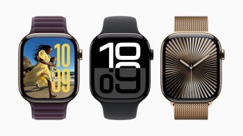 Nové ciferníky ve watchOS 11, včetně aktualizovaného ciferníku Fotky, dynamického ciferníku Tok a elegantního ciferníku Odlesky, jsou optimalizovány pro větší displej a rychlejší obnovovací frekvenci Apple Watch Series 10, což přináší plynulejší a vi