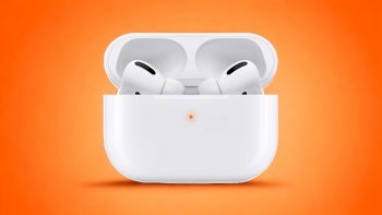 AirPods Pro blikající oranžově v nabíjecím pouzdru - jak řešit problém s oranžovým světlem na AirPods.