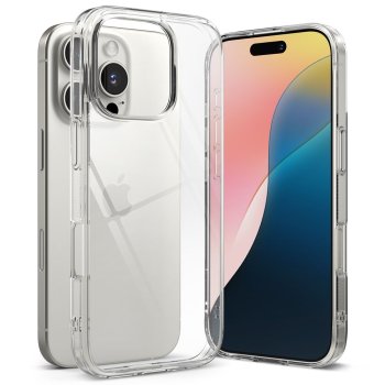 Zobrazení iPhone 16 Pro nebo iPhone 16 Pro Max v ochranném krytu Ringke Fusion. Tento obrázek zachycuje prémiový design iPhonu 16 Pro s elegantním kovovým tělem a novým uspořádáním kamer, zabaleno do průhledného krytu, který poskytuje ochranu, aniž b